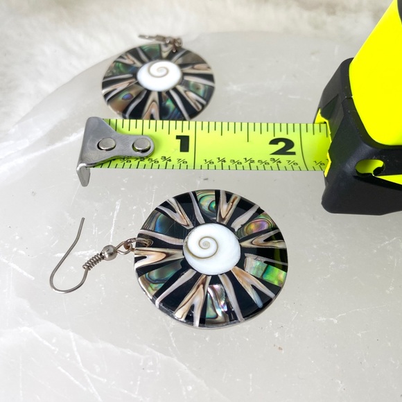 Mother of pearl abalone round shape earrings - Picture 4 of 7